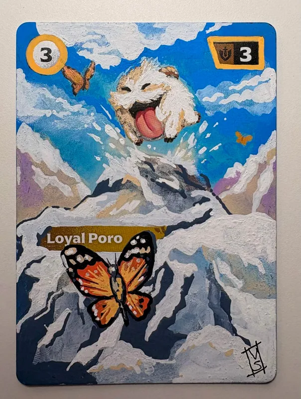 La carta Loyal Poro ridipinta a mano da Rekla: il poro sulla neve con una farfalla monarca