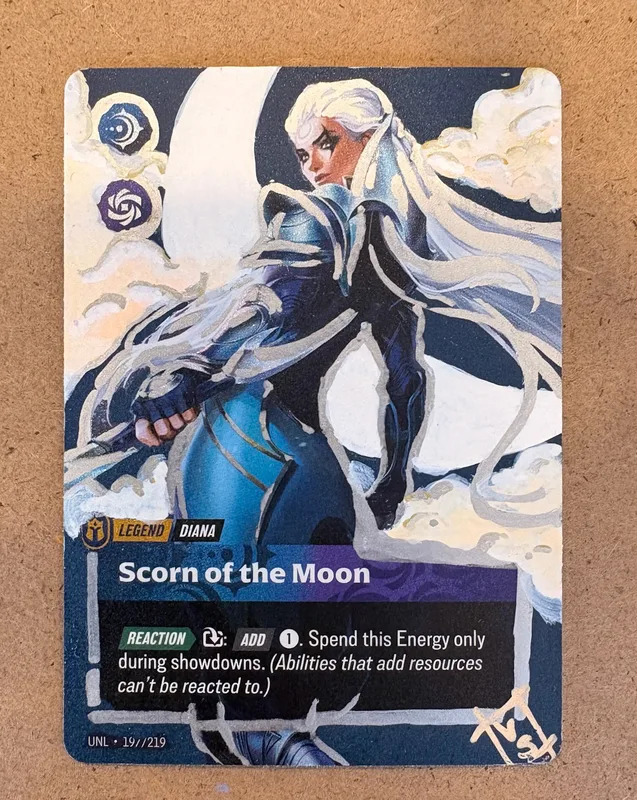 La carta Diana, Scorn of the Moon con l’illustrazione ridipinta a mano da Rekla
