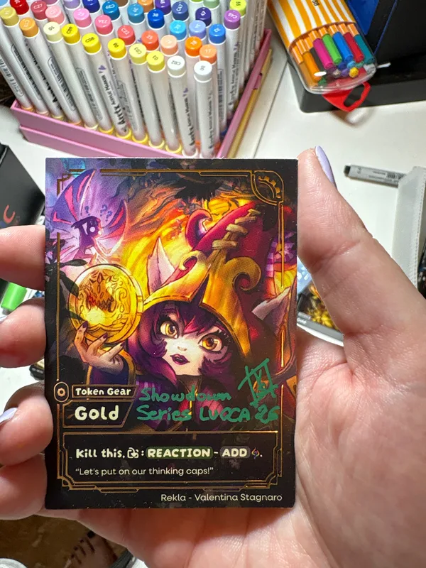 Il token Gold con l’illustrazione originale di Lulu di Rekla, creato per il Showdown Series di Lucca 2026
